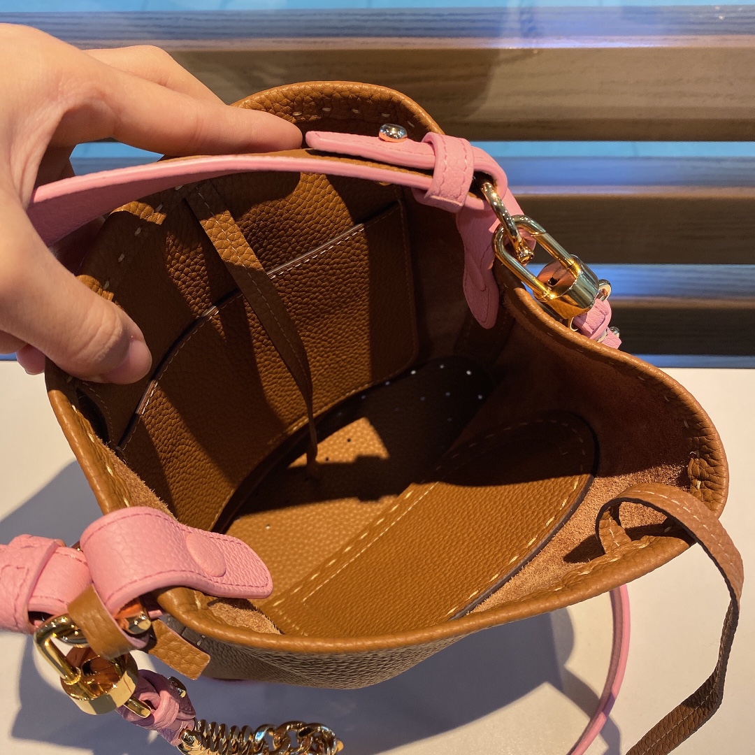 델보 팽 미니 버킷 크로스백